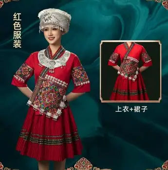 Традиционное китайское платье для танцев Мяо с вышивкой для женщин на фестивале Хмонгб на сцене